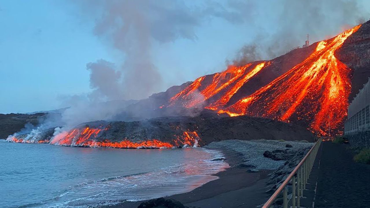 EN VIVO El volcán Cumbre Vieja continúa derramando lava en la isla